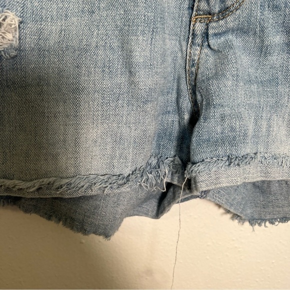 Bullhead Denim Cut Off Shorts Light Wash Distressed - Picture 5 of 10